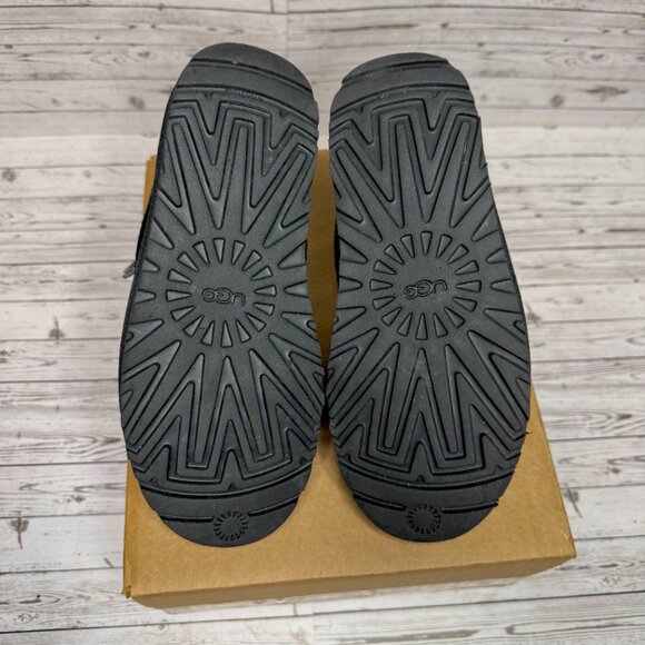 UGG Classic Neumel | Black | Size 5W | 88276 - Picture 6 of 16